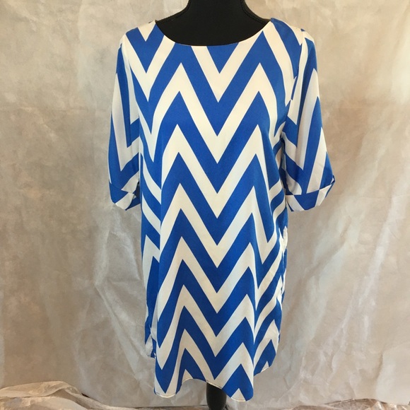 Blue Rain Dresses & Skirts - Blue White dress size med easy care gold buttons